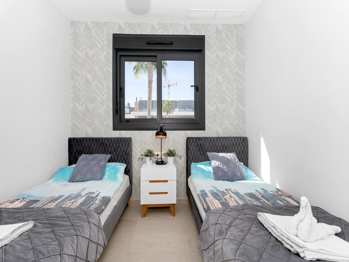 Lovely First Floor Apartment, Heating Pool ! 阿利坎特 外观 照片